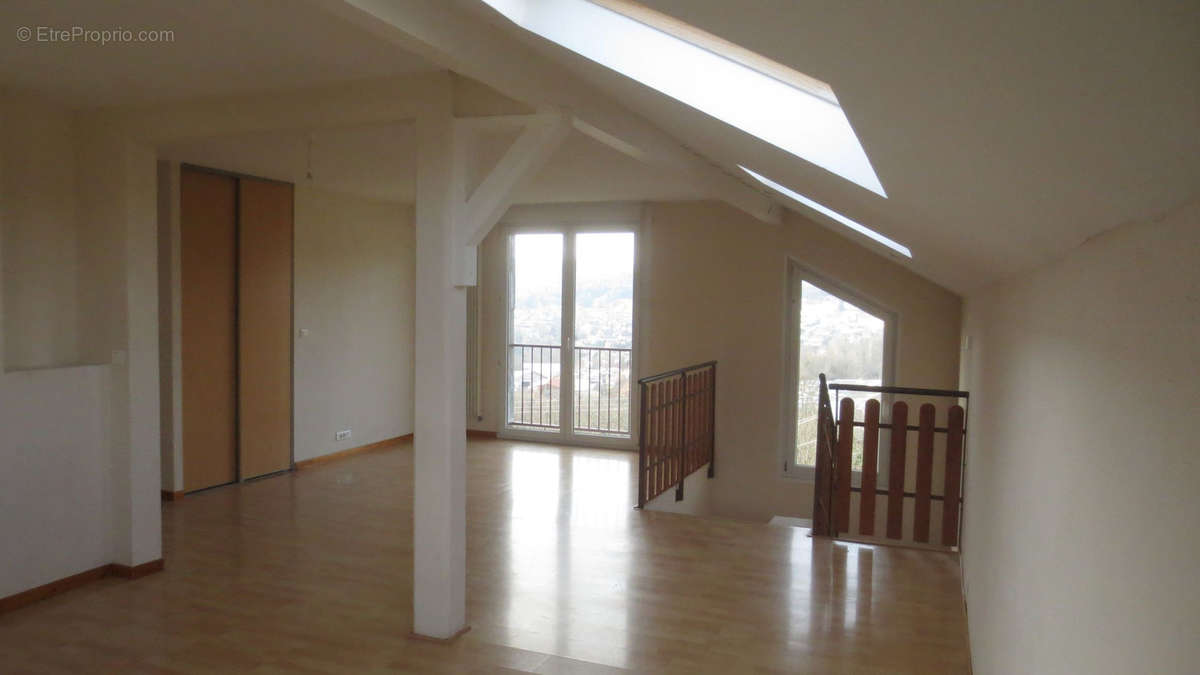 Appartement à SAINT-LUPICIN