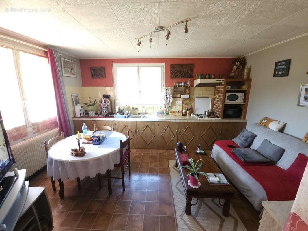 Appartement à SAINT-LUPICIN