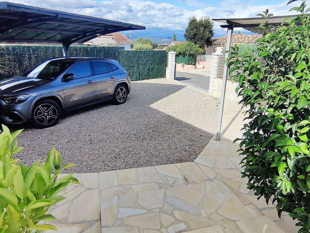 Maison à ROQUEBRUNE-SUR-ARGENS