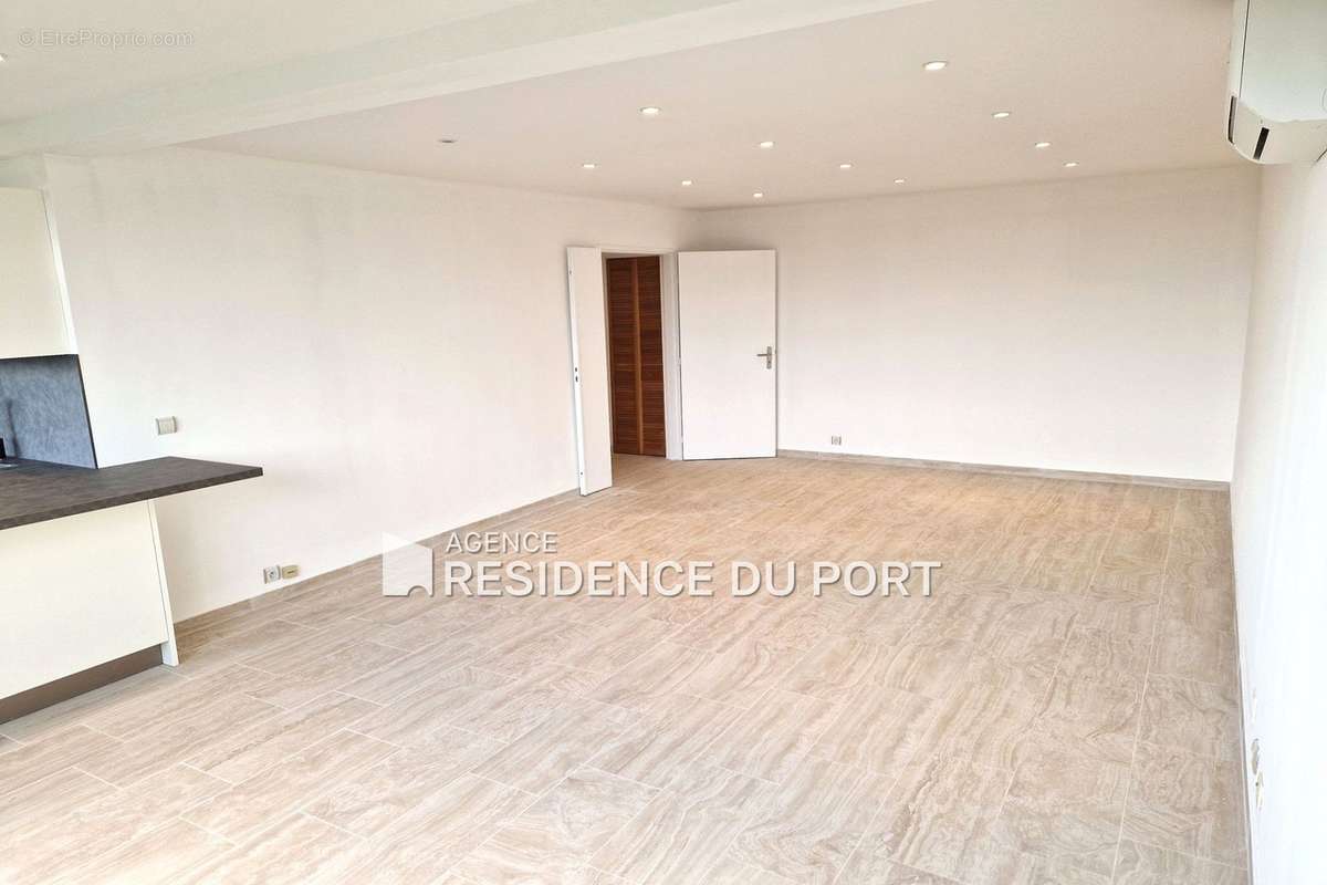 Appartement à MANDELIEU-LA-NAPOULE