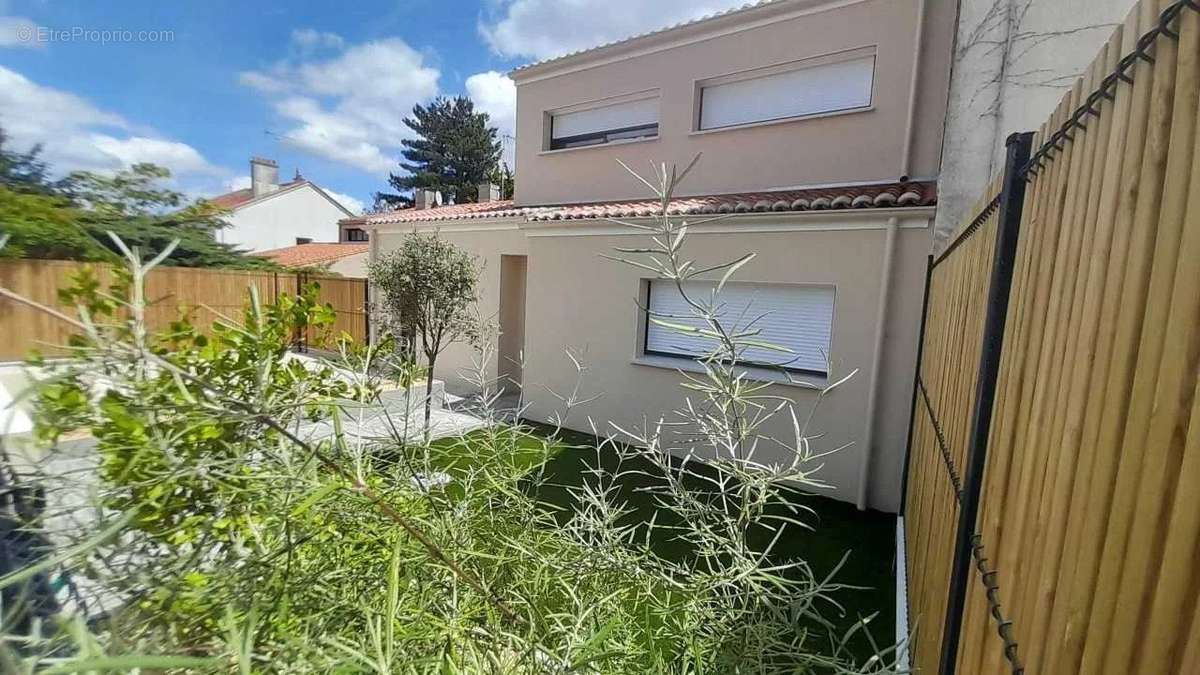 Maison à BOUGUENAIS