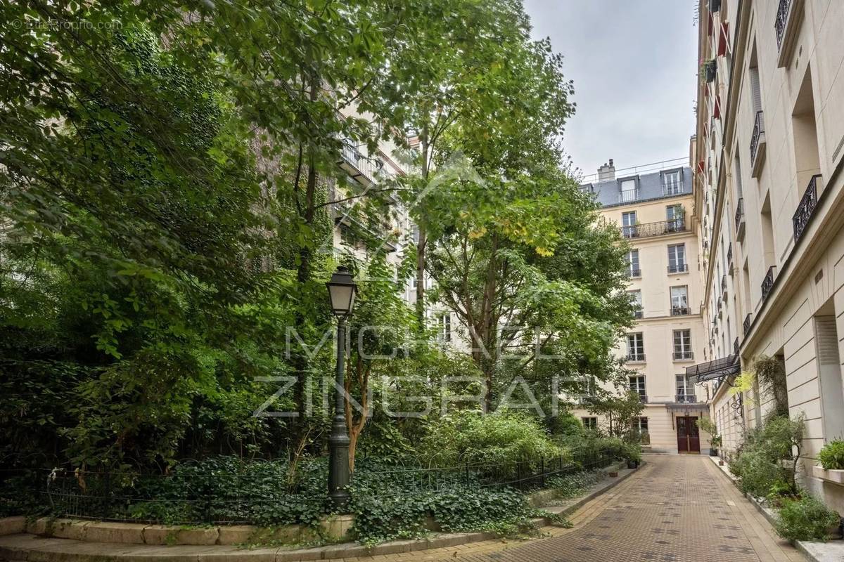 Appartement à PARIS-7E