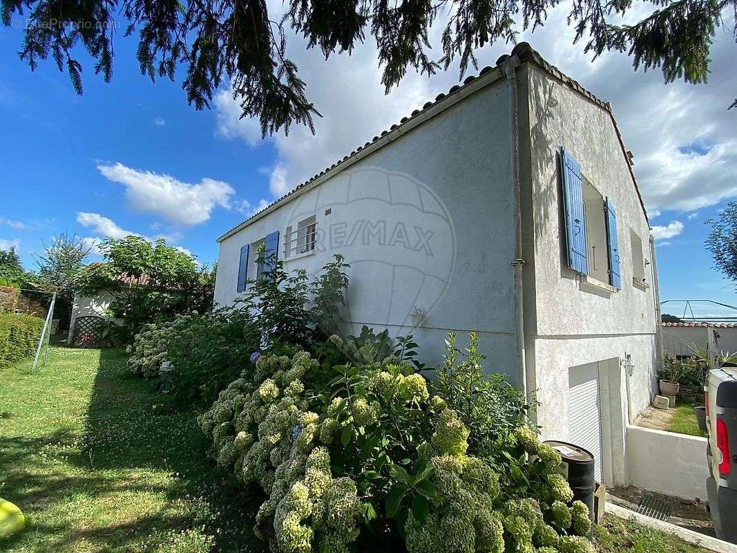 Maison à MORTAGNE-SUR-GIRONDE