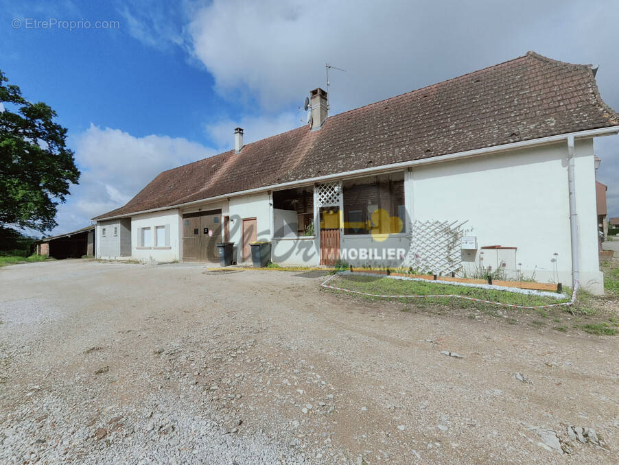 Maison à SERLEY