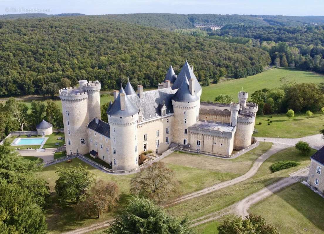 Maison à LE PONT-CHRETIEN-CHABENET