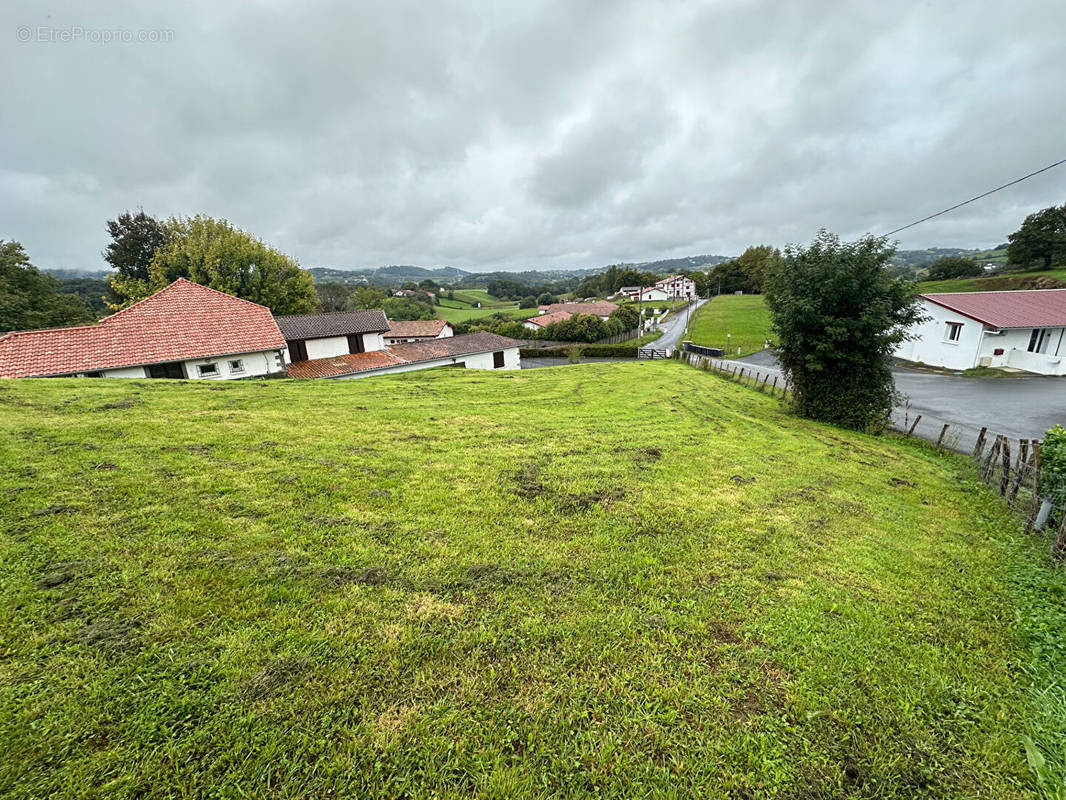 Terrain à AYHERRE