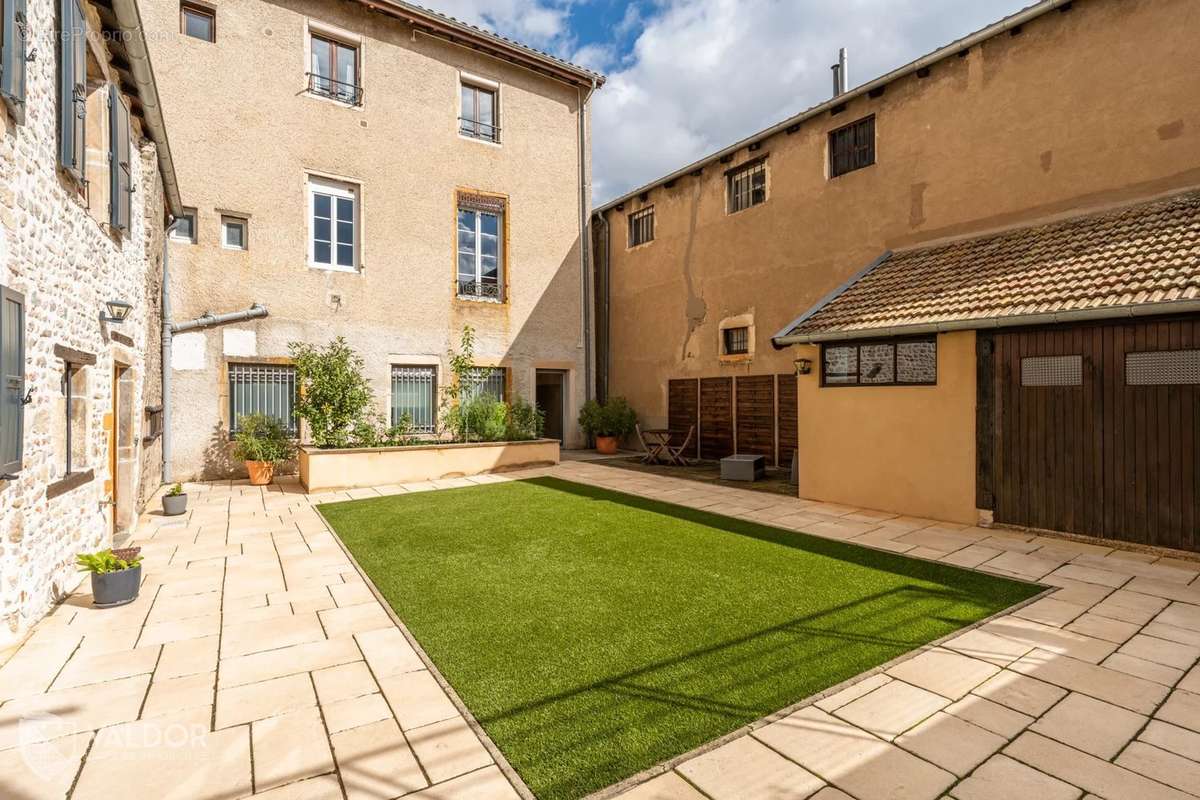 Appartement à CORCELLES-EN-BEAUJOLAIS