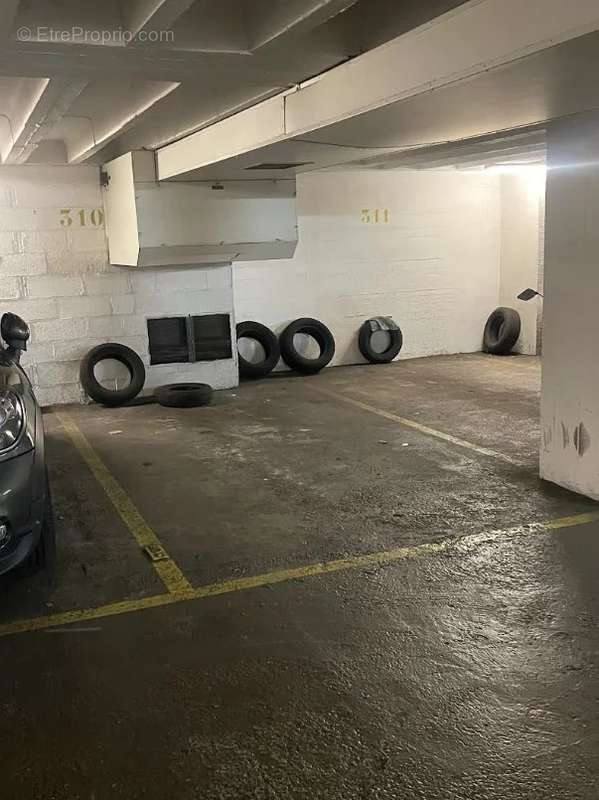 Parking à PARIS-16E