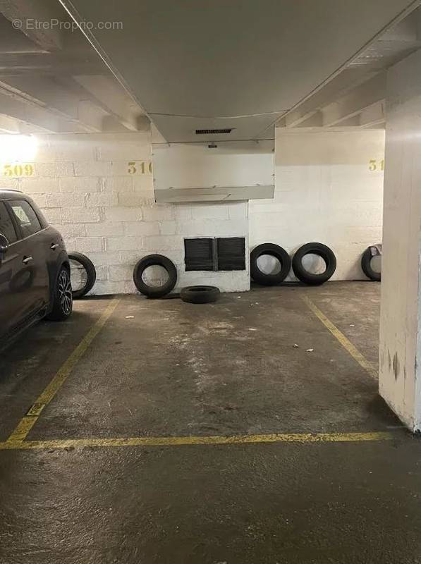 Parking à PARIS-16E