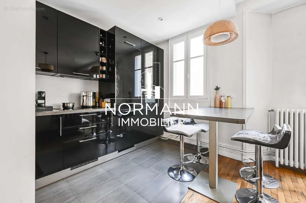 Appartement à COURBEVOIE