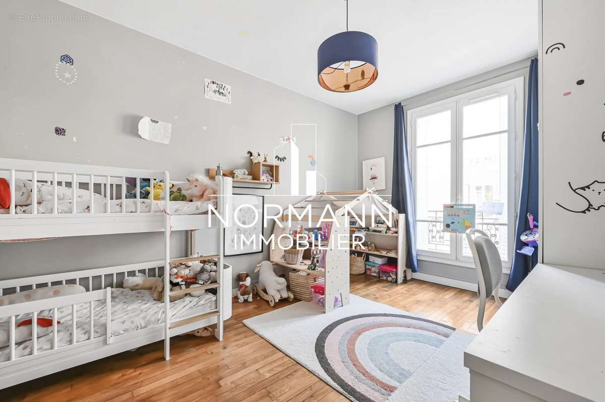 Appartement à COURBEVOIE