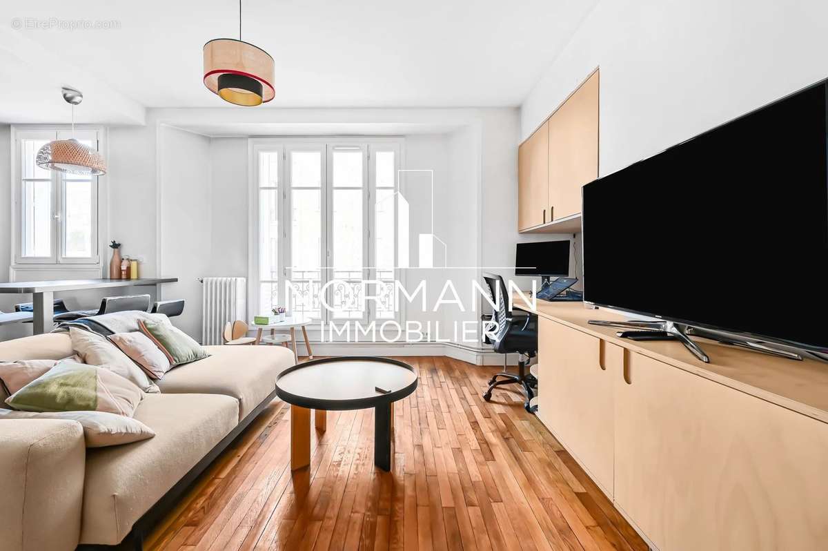 Appartement à COURBEVOIE