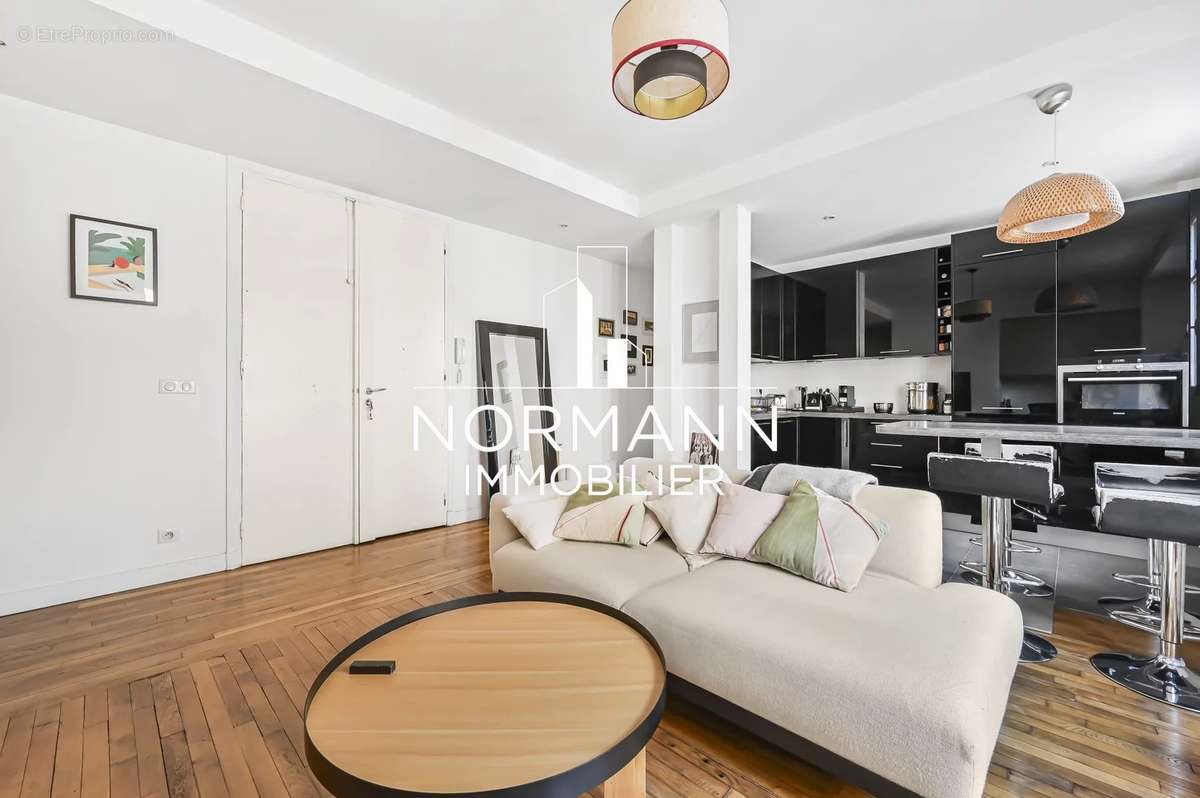 Appartement à COURBEVOIE