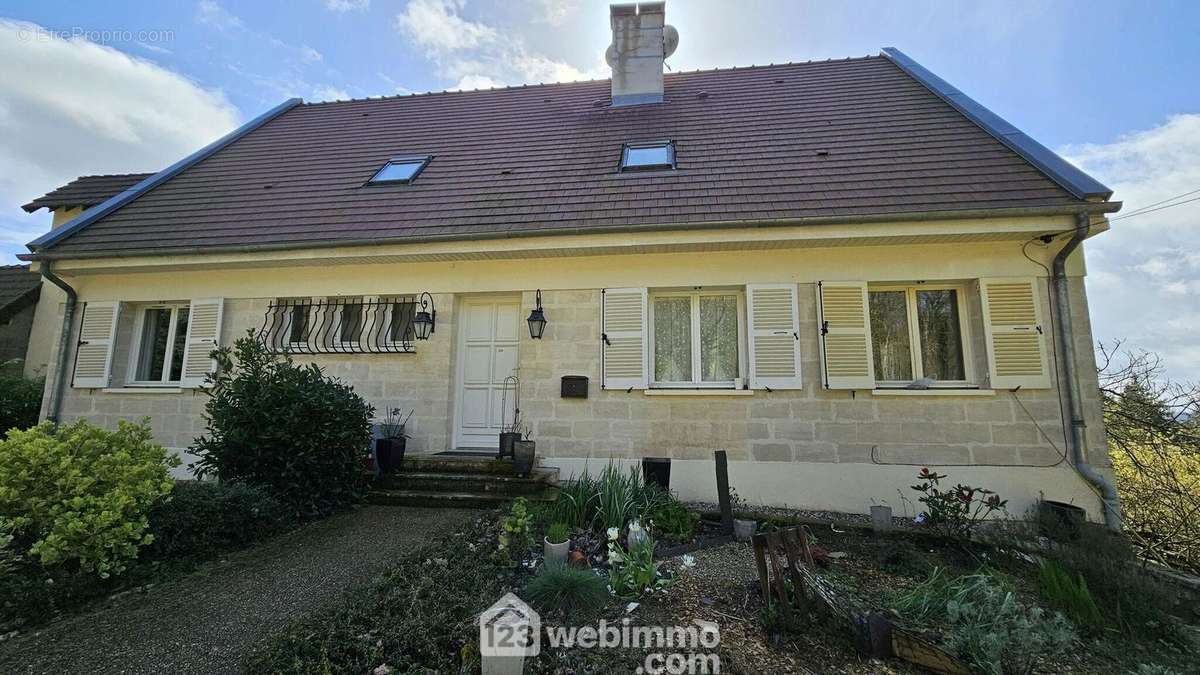 Venez découvrir cette belle maison de 2002 - Maison à MILLY-LA-FORET