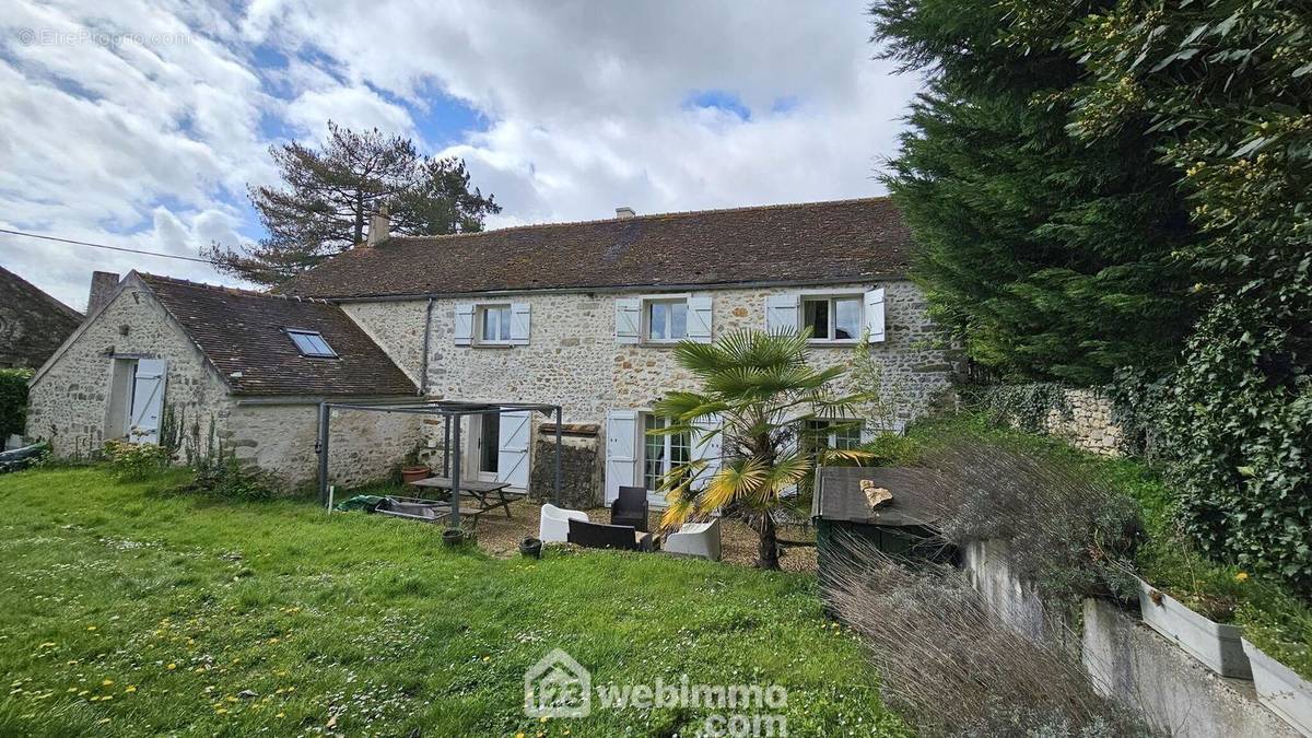 Venez découvrir cette belle maison pleine de charme. - Maison à MILLY-LA-FORET