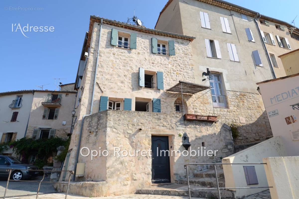 Maison à CHATEAUNEUF-GRASSE