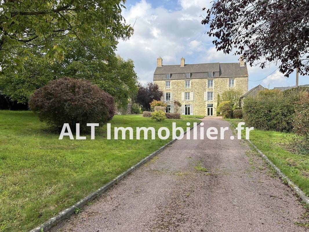 NORMANDY under an hour from the ferry port Beautiful Manor House with views and pool - Autre à CLECY