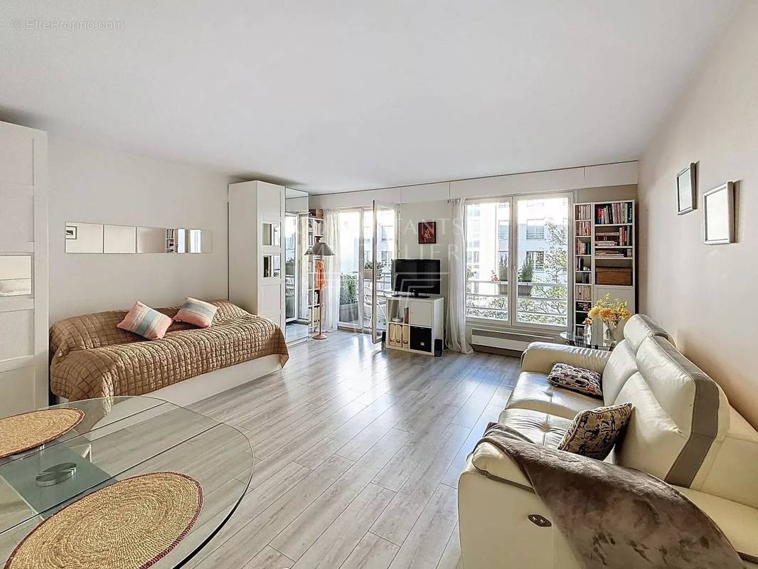 Appartement à NEUILLY-SUR-SEINE