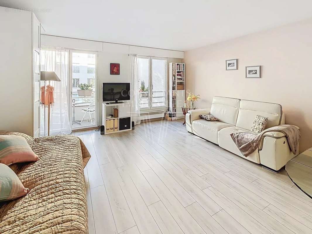 Appartement à NEUILLY-SUR-SEINE