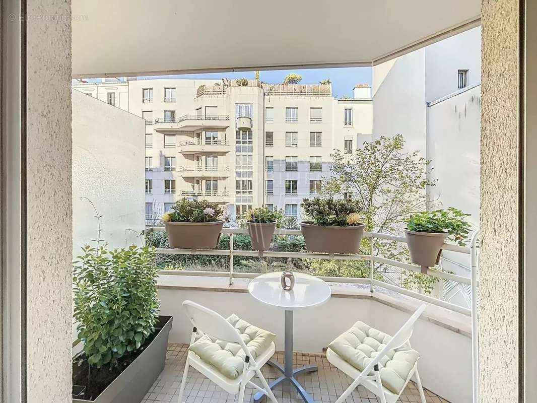 Appartement à NEUILLY-SUR-SEINE