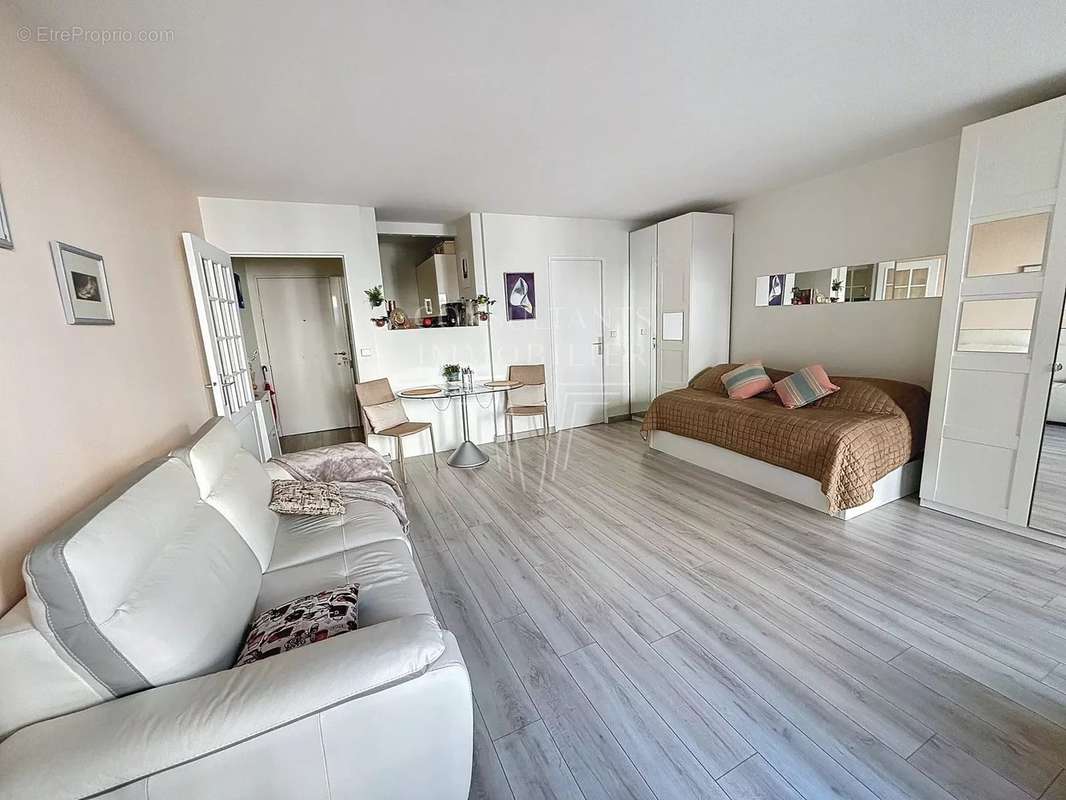 Appartement à NEUILLY-SUR-SEINE