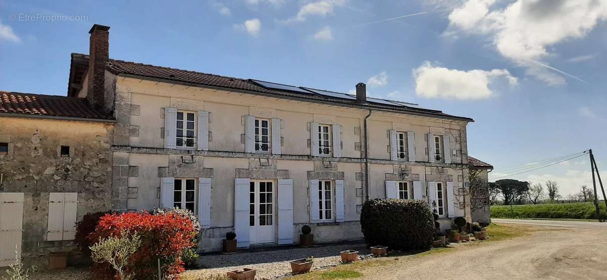 Maison à MONTGUYON