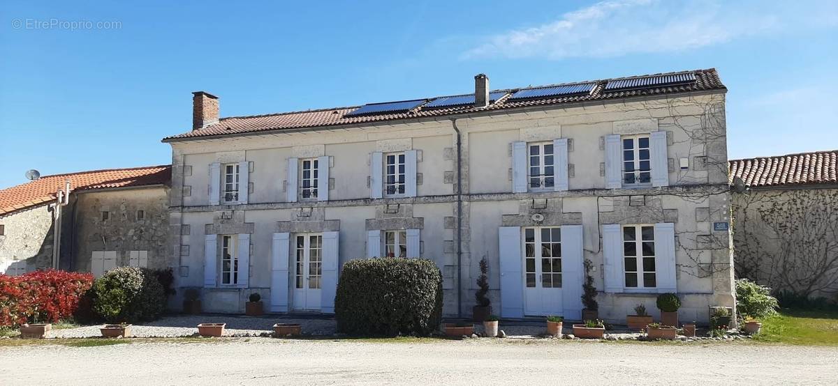 Maison à MONTGUYON