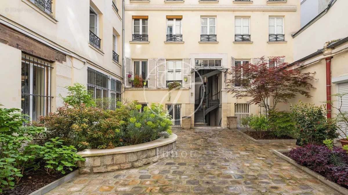 Appartement à PARIS-6E