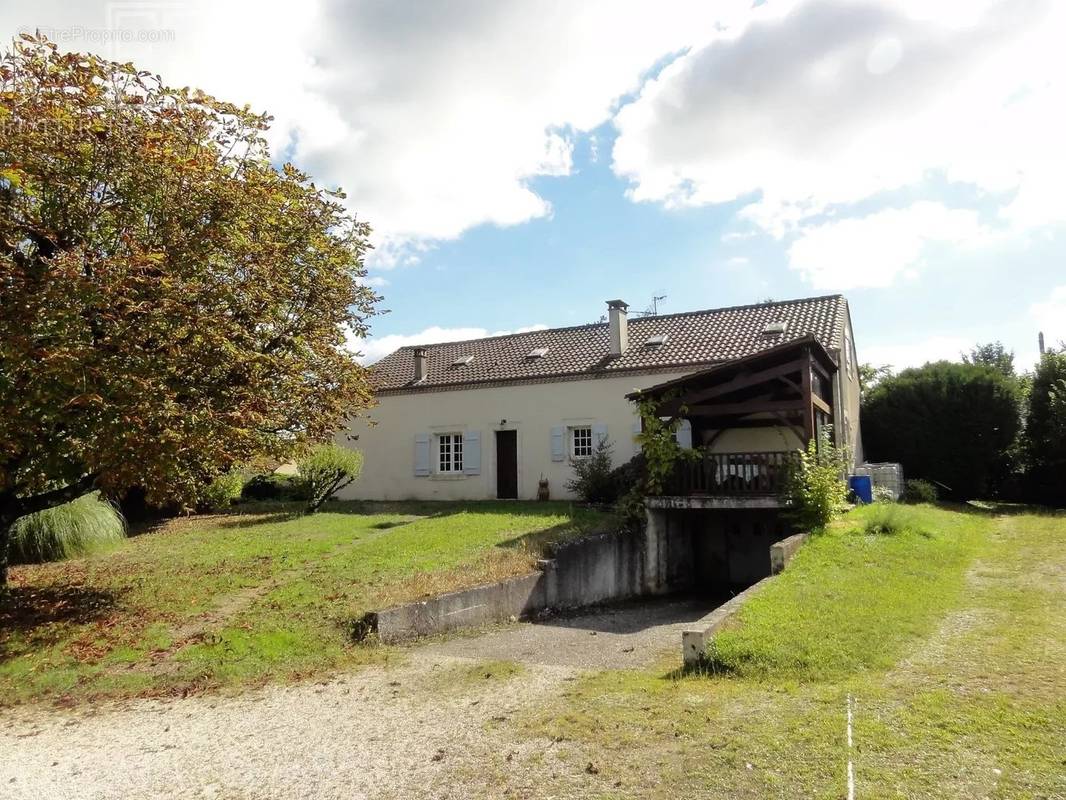 Maison à LA TOUR-BLANCHE