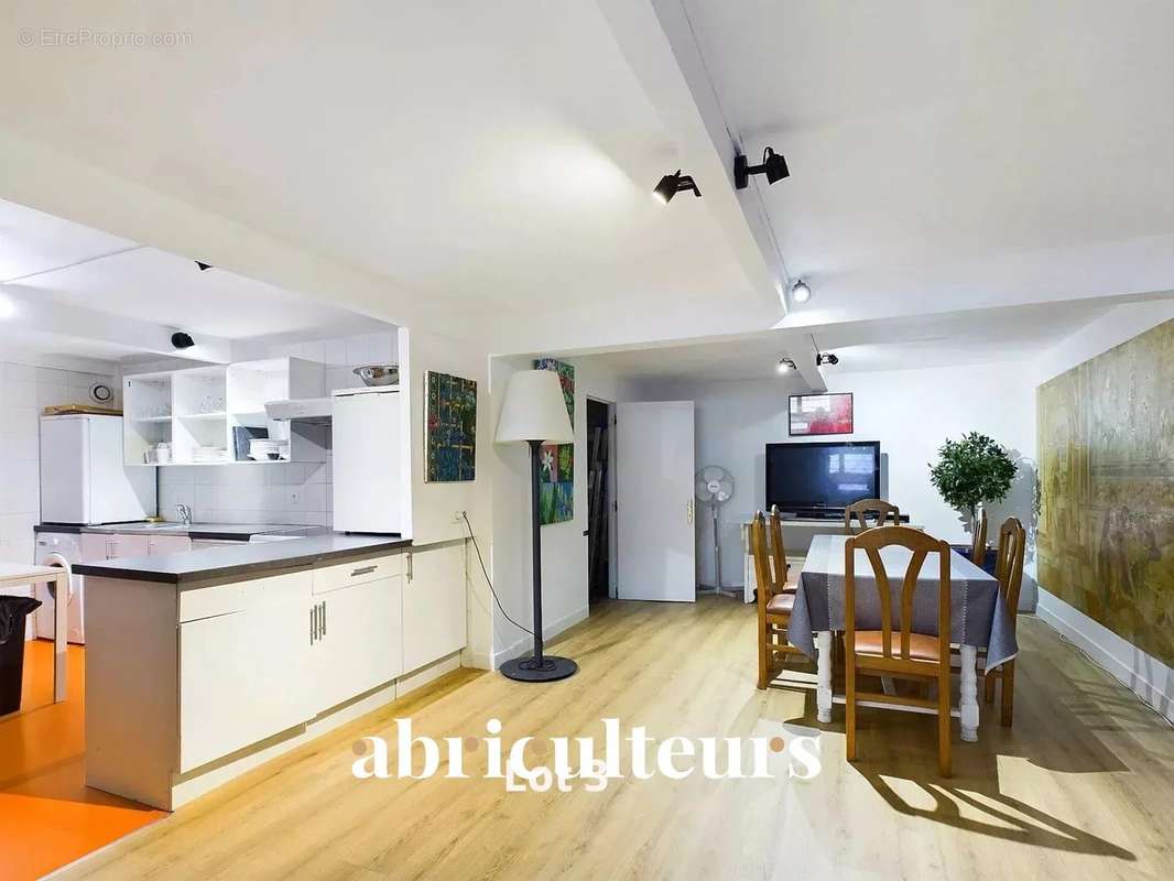 Appartement à COURBEVOIE