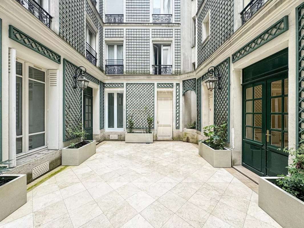 Appartement à PARIS-8E