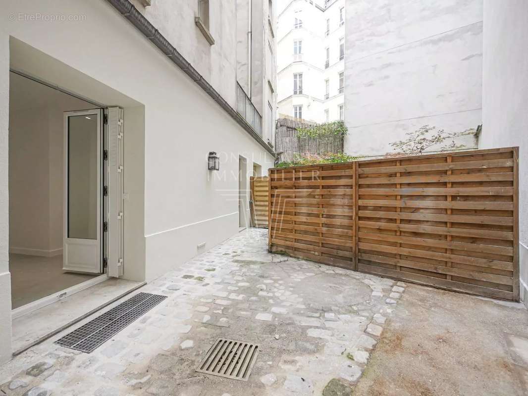 Appartement à PARIS-8E