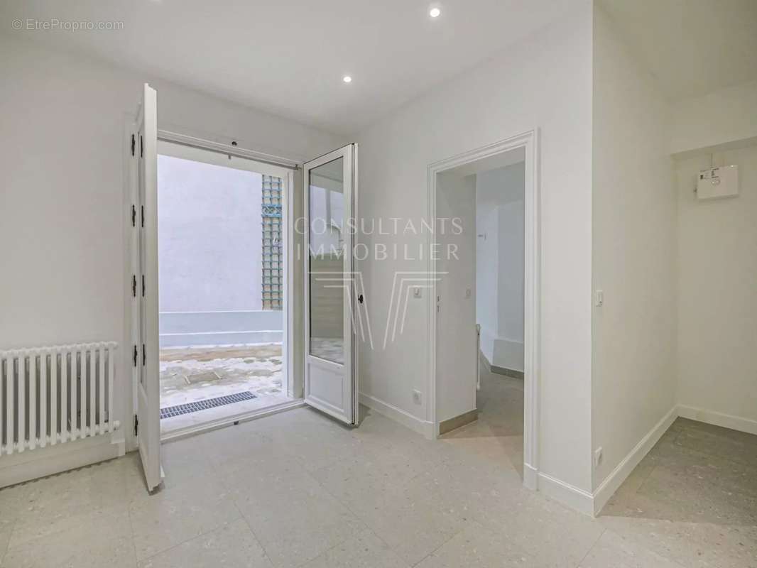 Appartement à PARIS-8E