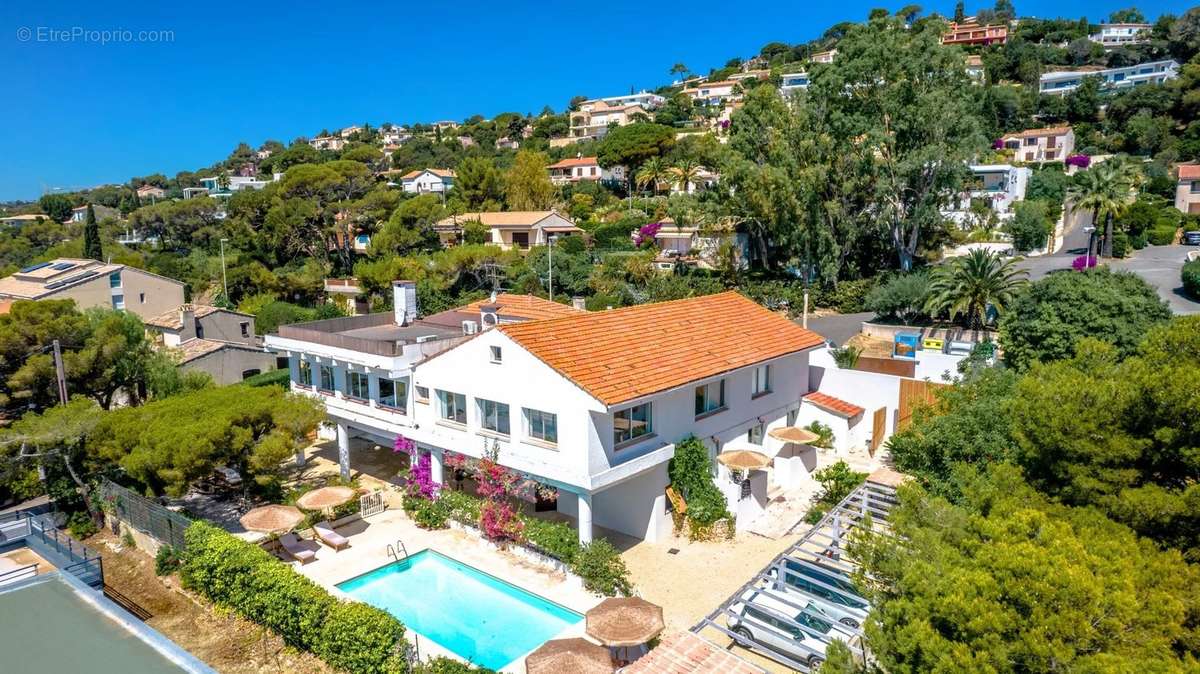 Maison à ROQUEBRUNE-SUR-ARGENS