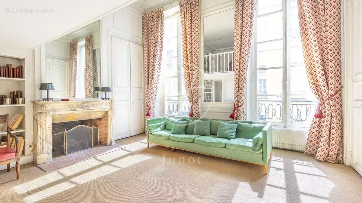 Appartement à PARIS-2E