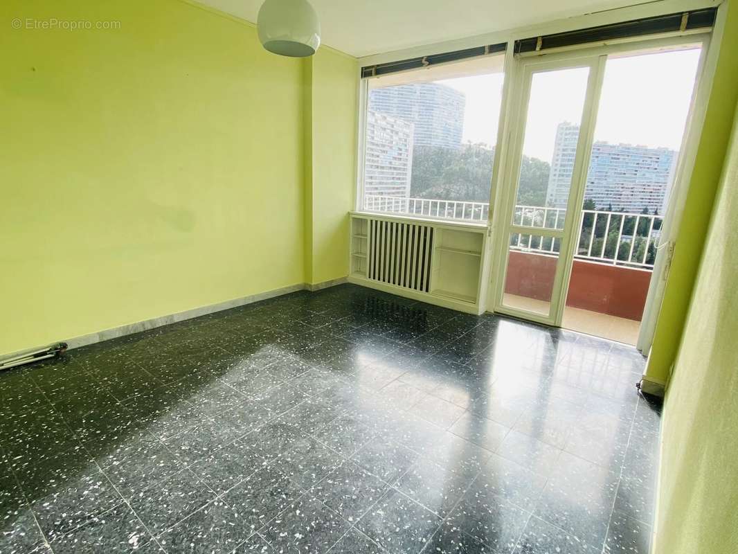 Appartement à MARSEILLE-9E