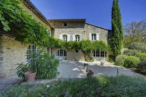 Maison à MENERBES