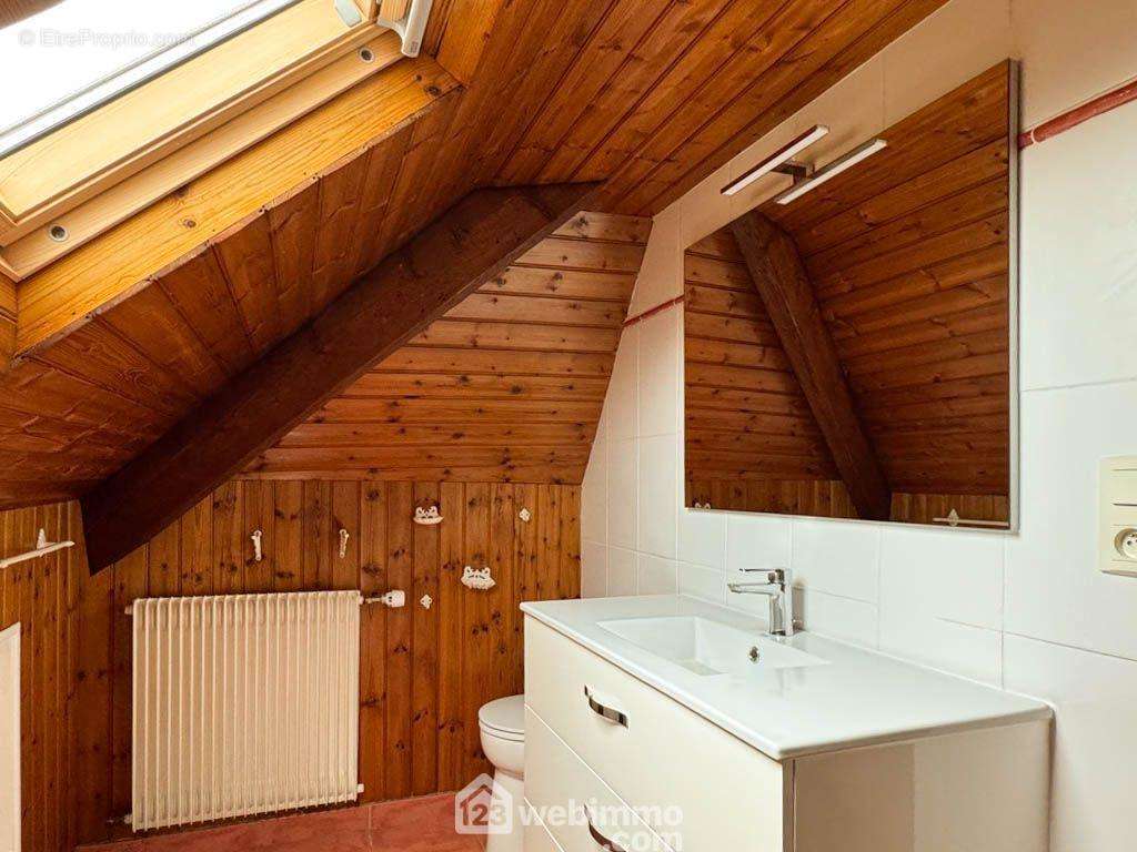 ...et une salle de douche... - Maison à CHOLET