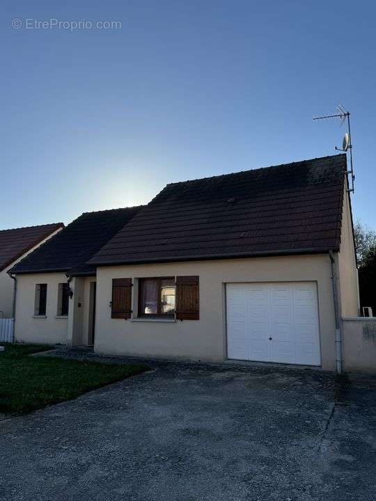 grand jardin clos,maison familiale ,4 chambres, proche - Maison à ANGERVILLE