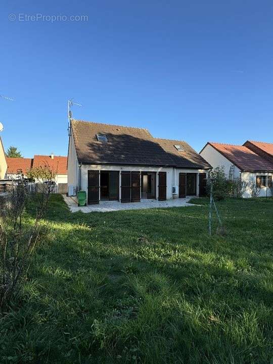 grand jardin clos,maison familiale ,4 chambres, proche - Maison à ANGERVILLE