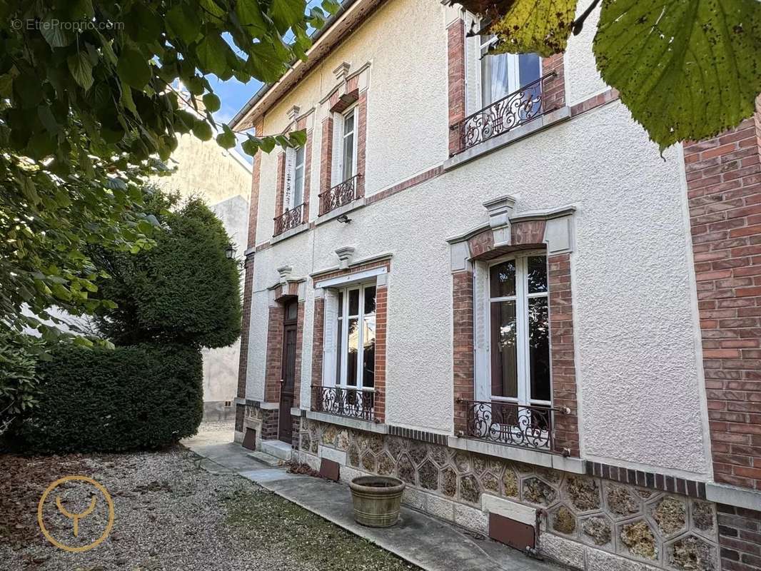 Maison à ROMILLY-SUR-SEINE