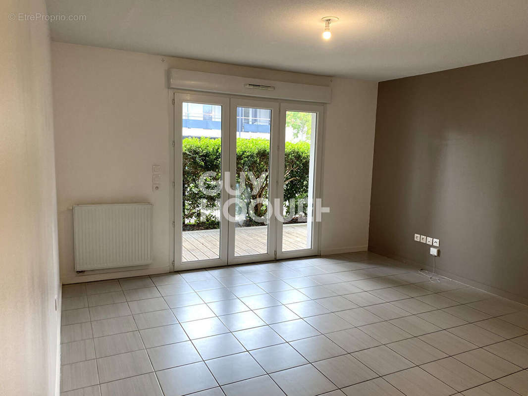 Appartement à LONS