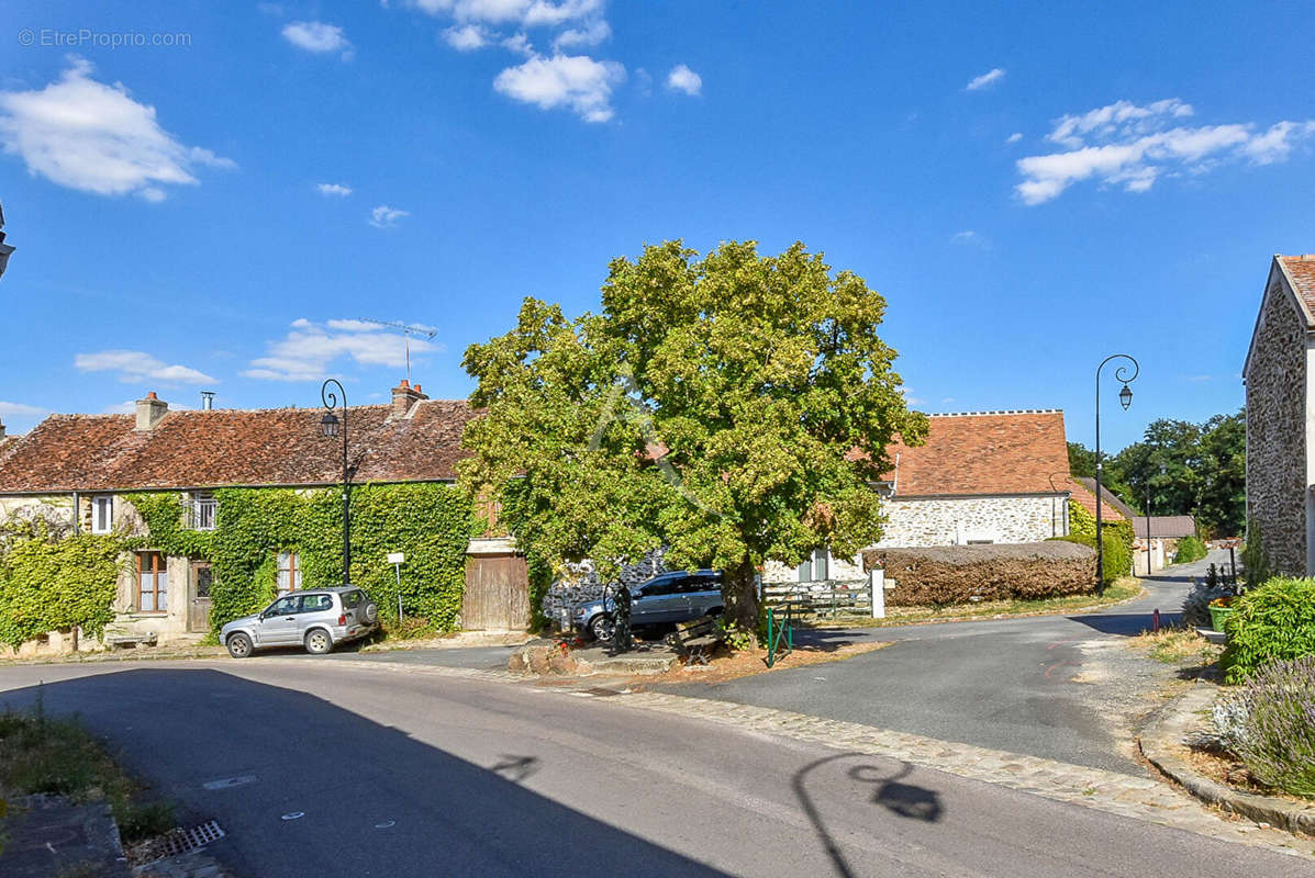 Maison à FONTENAY-TRESIGNY