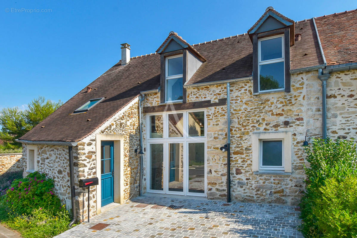 Maison à FONTENAY-TRESIGNY