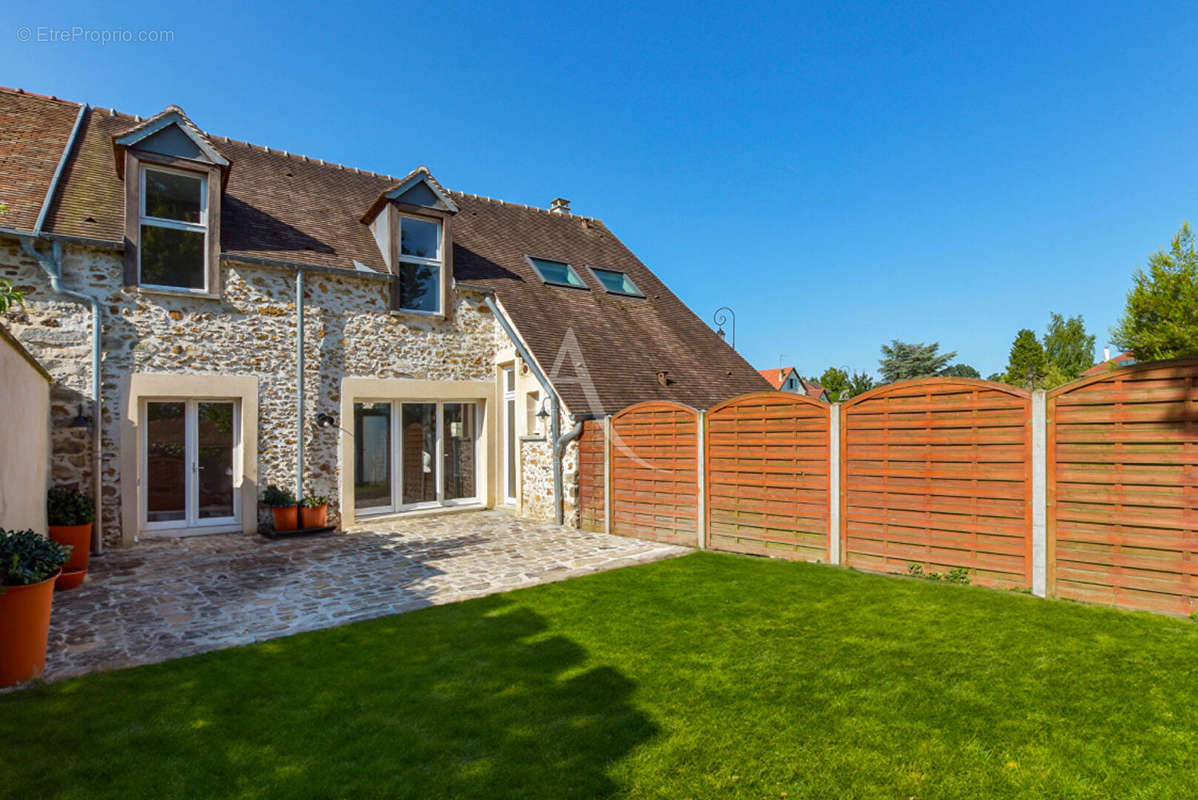 Maison à FONTENAY-TRESIGNY