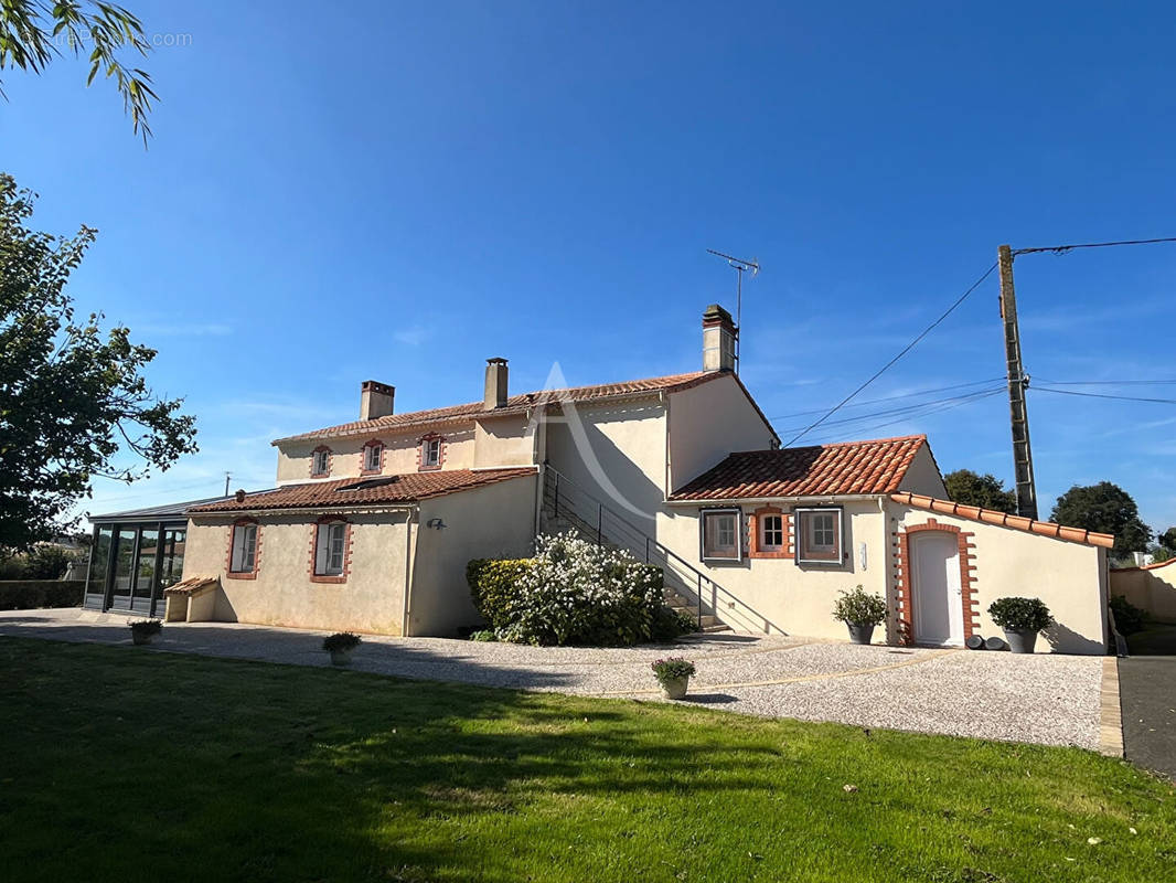 Maison à MOUTIERS-LES-MAUXFAITS