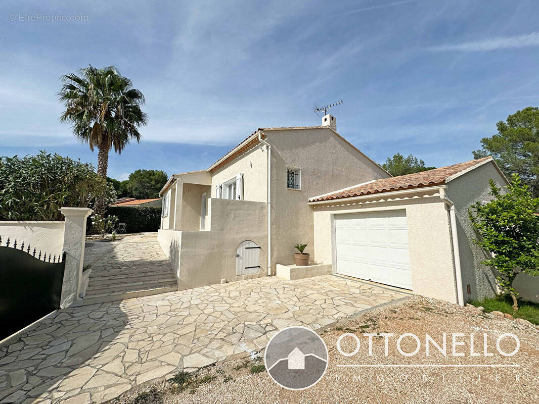 Maison à ROQUEBRUNE-SUR-ARGENS