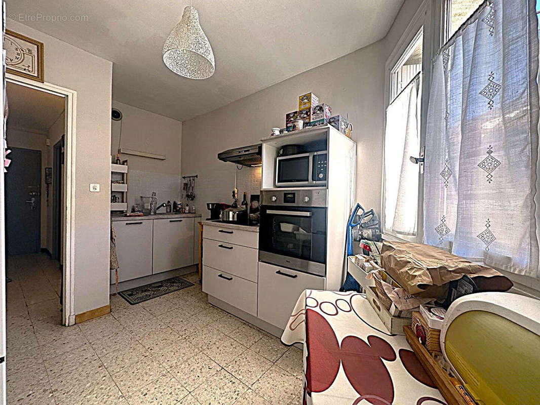 Appartement à BAGNOLS-SUR-CEZE