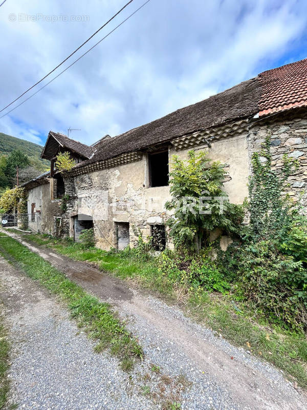 Maison à SAINT-MARTIN-DE-LA-CLUZE