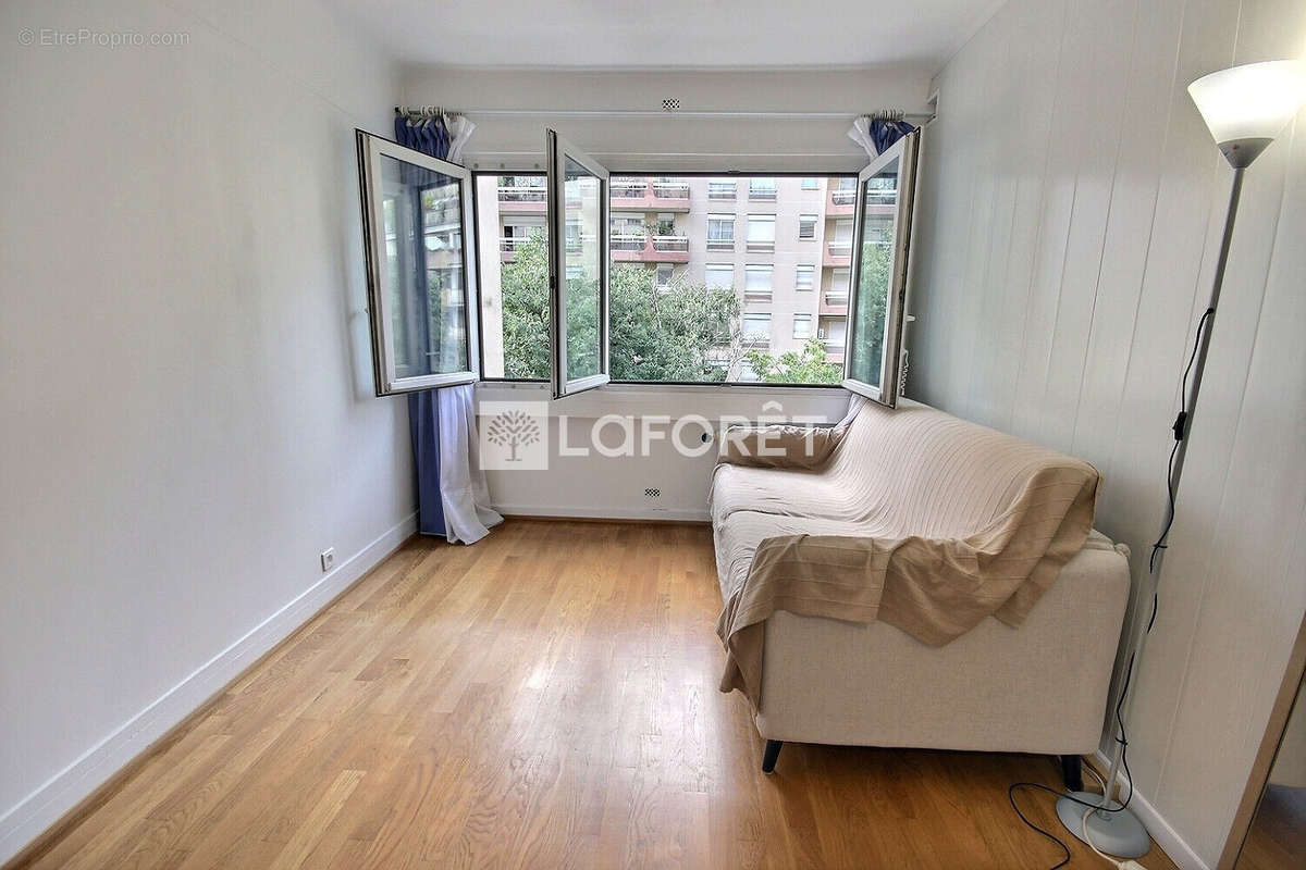 Appartement à COURBEVOIE